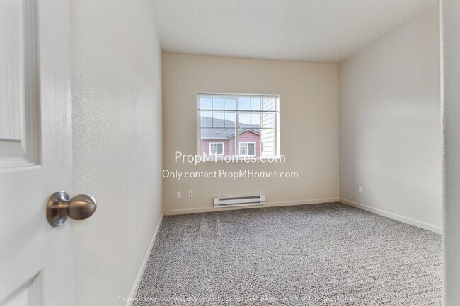 Building Photo - Beautiful Must See Two Bedroom Condo in Ce...