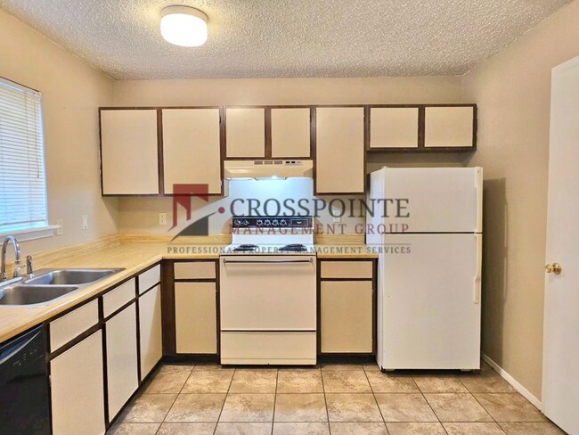 Building Photo - Tammy Lynn Dr Duplex