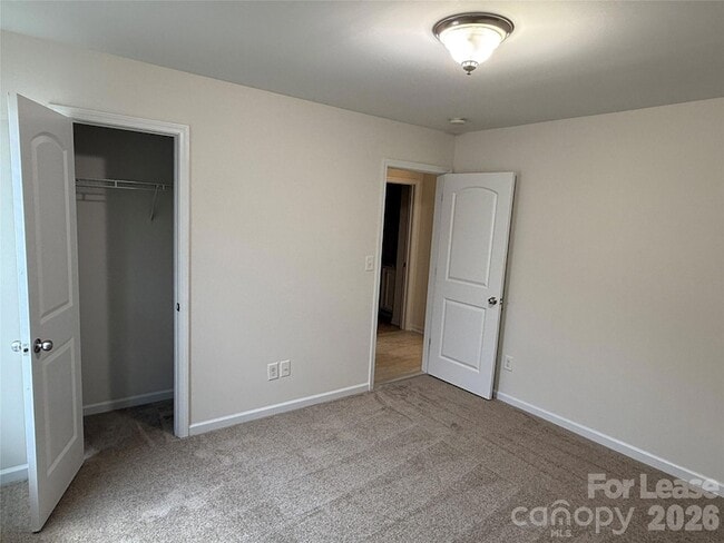Building Photo - 4820 Lynn Lee Cir
