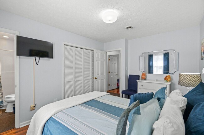 Building Photo - 4 Bed/2 Bath Furnished Single Family Home in Surfside 1 Mile to the Beach By Golf Cart!