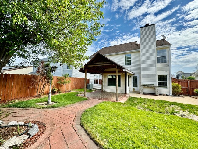 Building Photo - 4-Bedroom Home in Rock Creek Available NOW...
