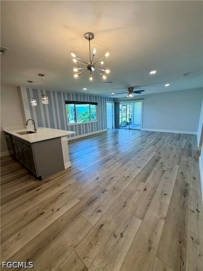 Building Photo - 3032 SE Santa Barbara Pl