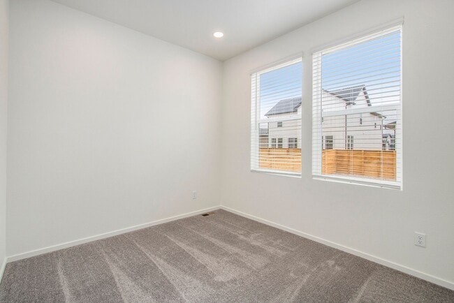 Building Photo - Exquisite 3 Bed 2.5 Bath Single Family Home