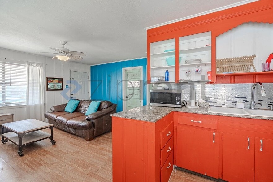 Building Photo - 210 Surf Dr