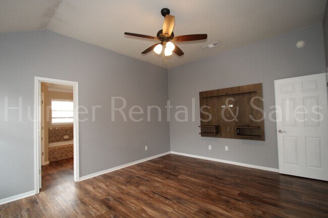 Building Photo - Walker Place Beauty