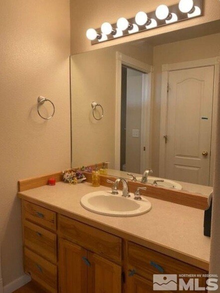 Building Photo - 752 Divot Dr