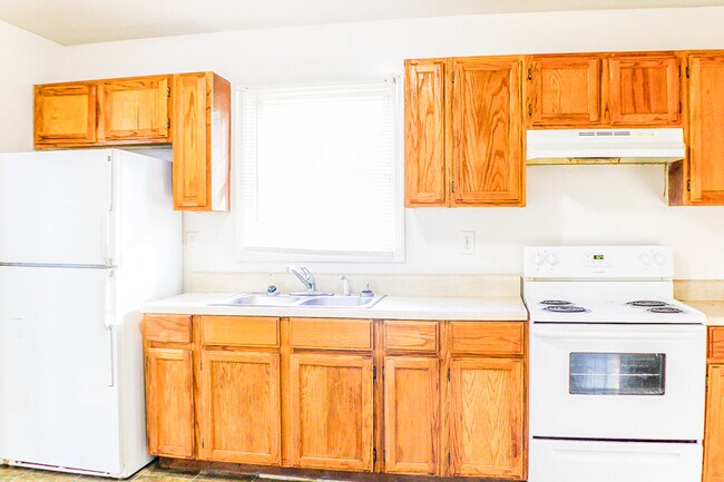 Building Photo - 835 Gladstone St