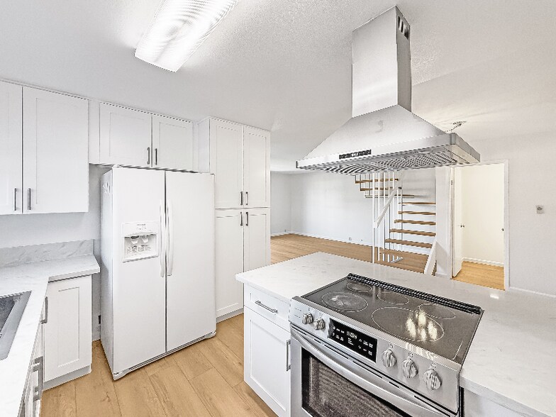 Building Photo - 4360 Vision Dr