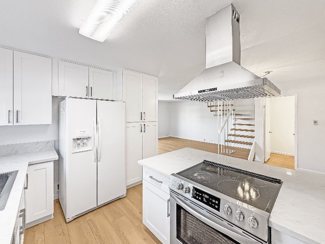 Building Photo - 4360 Vision Dr