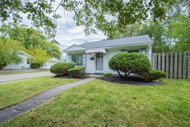 Building Photo - Charming Two bedroom home