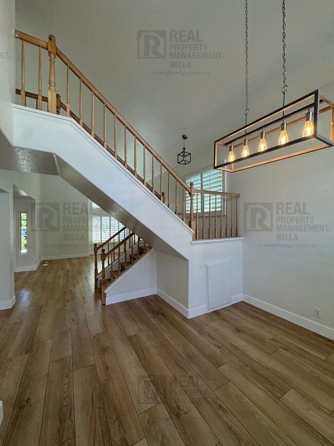 Building Photo - Resort-Style Living in Temecula – Pool Home with Designer Upgrades & 3-Car Garage