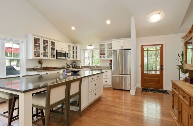 Building Photo - 2273 Lori Dr