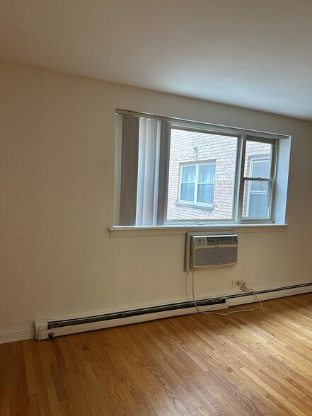 Building Photo - 3700 N Pine Grove Ave