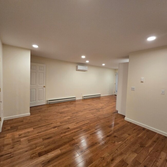 Building Photo - 55 Glen Hill Rd