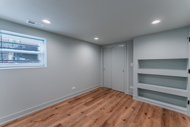Building Photo - 4716 N Winthrop Ave