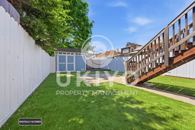 Building Photo - 1123 30th St