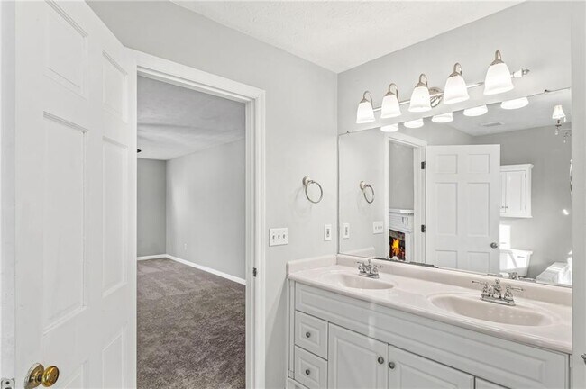 Building Photo - 118 Fitchburg Dr