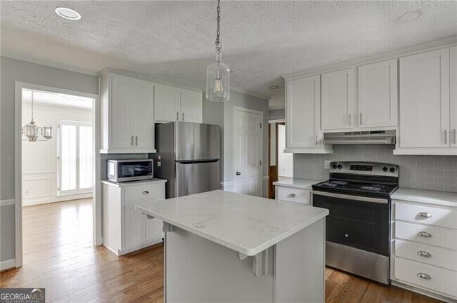 Building Photo - 766 Chesterfield Dr
