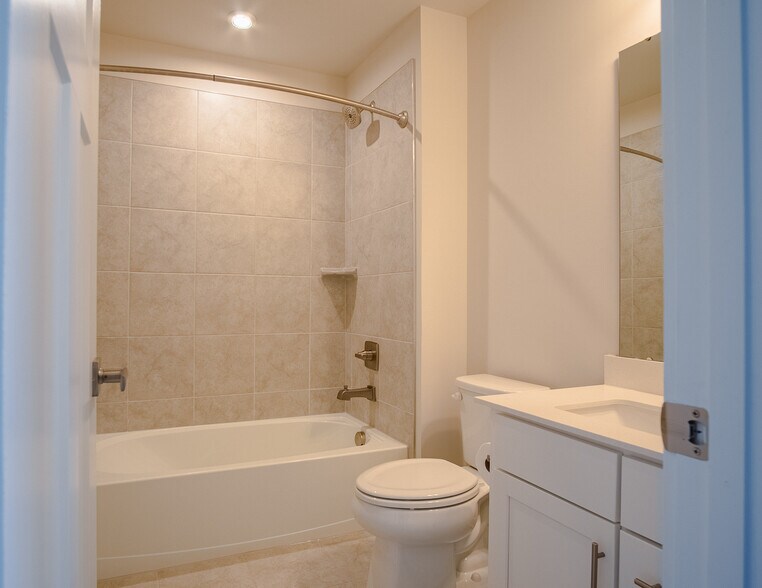 Building Photo - 244 Vis Gln Rd