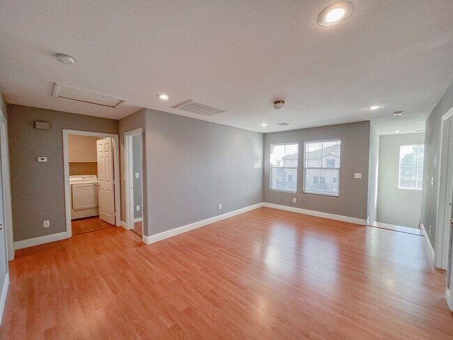 Building Photo - **$500 OFF MOVE IN BY 08/07/2026**Charming Two-Story Home In the Heart of Summerlin with Pool