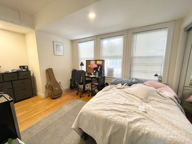 Building Photo - Beautiful 6 Bed Condo Style Apartment Available 9/1/26