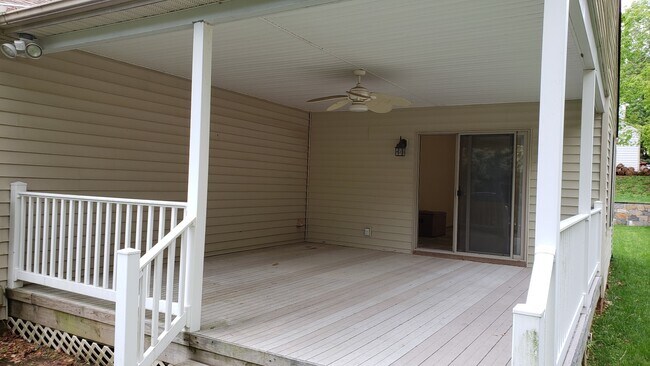 Building Photo - 1542 Surry Hill Ct