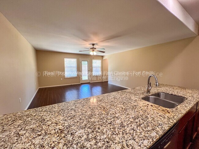 Building Photo - 420 Ridge Point Dr