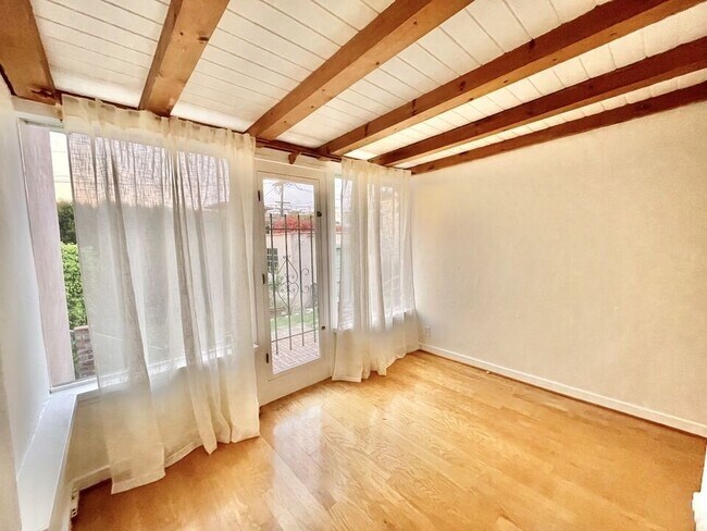 Building Photo - 10551 Troon Ave