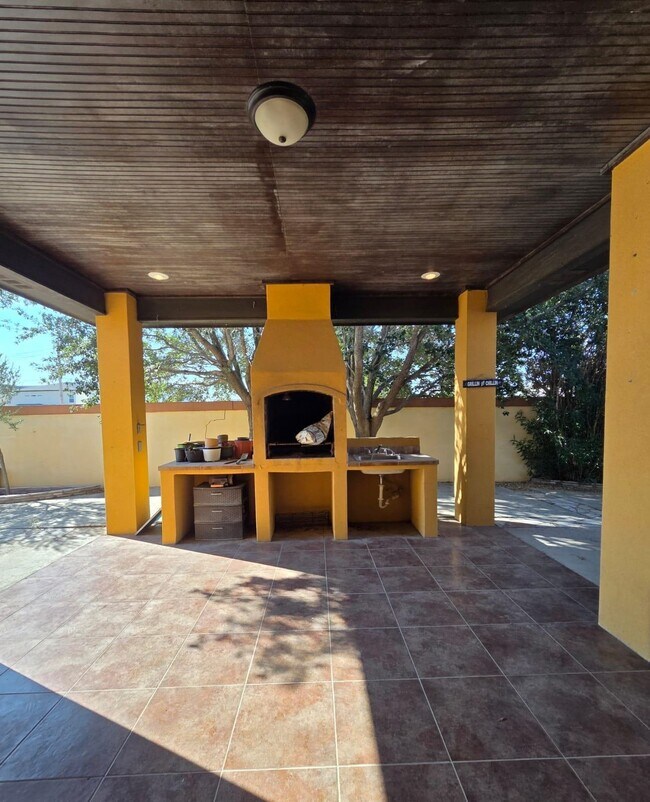 Building Photo - 3107 Conde Dr