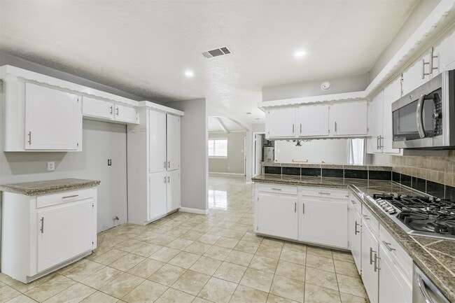 Building Photo - 623 E Cypresswood Dr