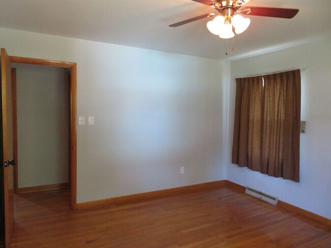 Building Photo - 412 Macarthur Avenue