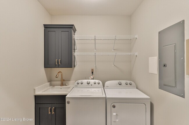 Building Photo - 10504 Meeting St