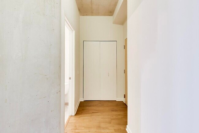 Building Photo - 720 N Larrabee St