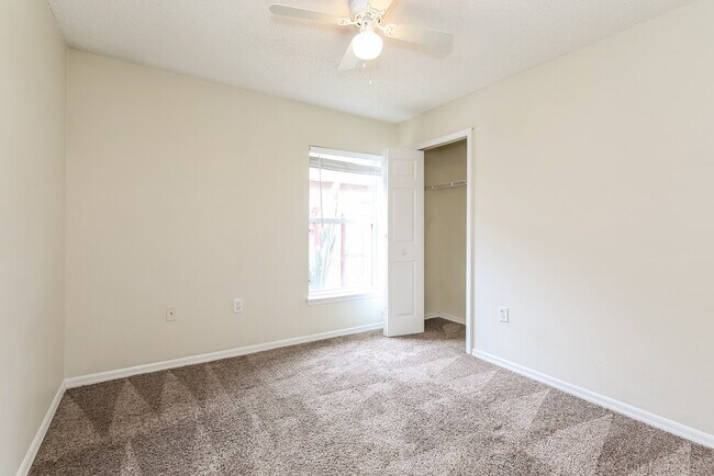 Building Photo - 12744 Ashbrook Cir W