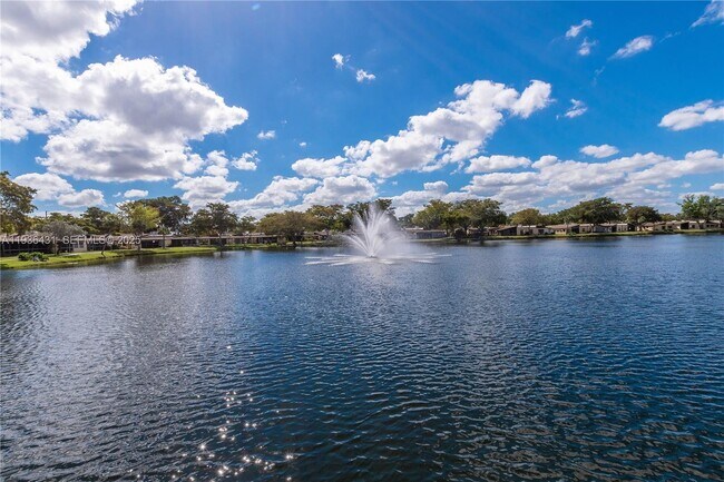 Building Photo - 351 Cambridge Rd