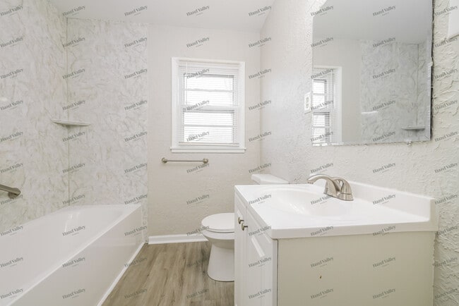 Building Photo - 3357 S Sterling Ave