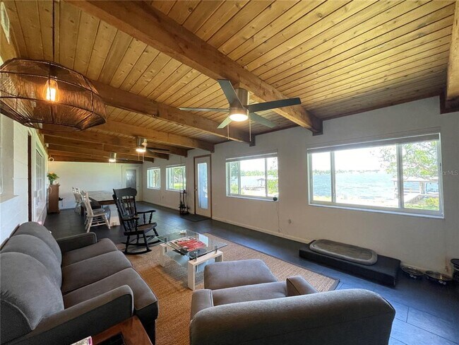 Building Photo - 879 S Terrace Dr