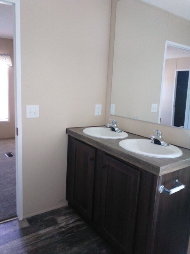 Building Photo - 818 W Grantville Rd