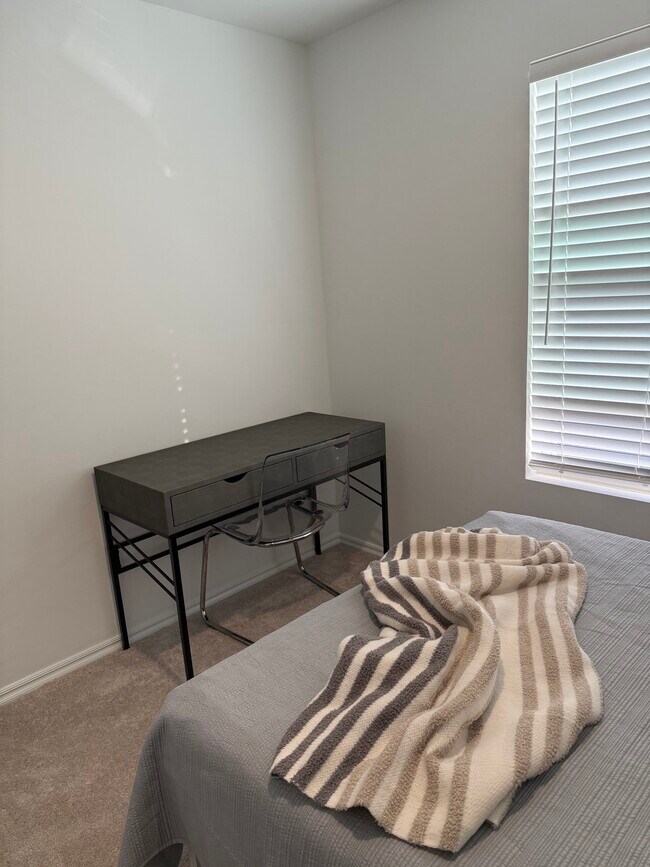 Building Photo - 1919 Wolford Wy