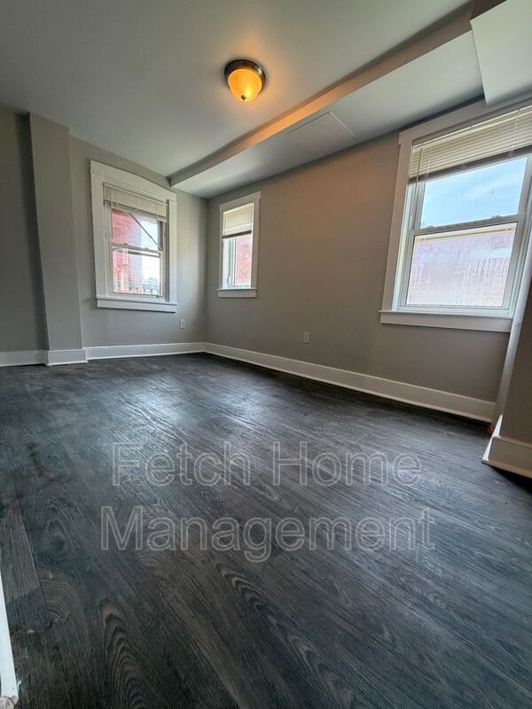 Building Photo - 208 W Vine St