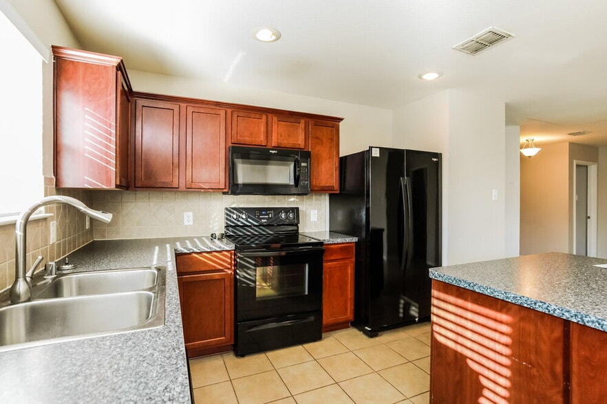 Building Photo - 110 Comanche Trail