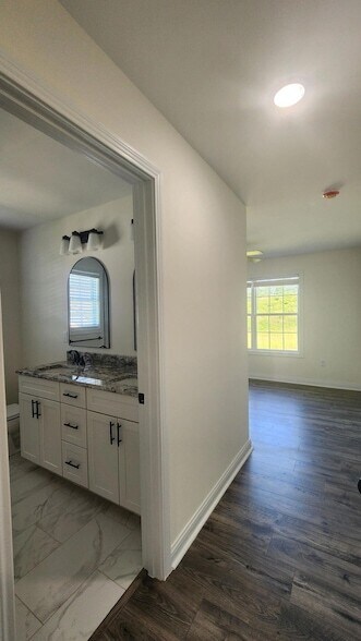 Building Photo - 929 Olympic Ct