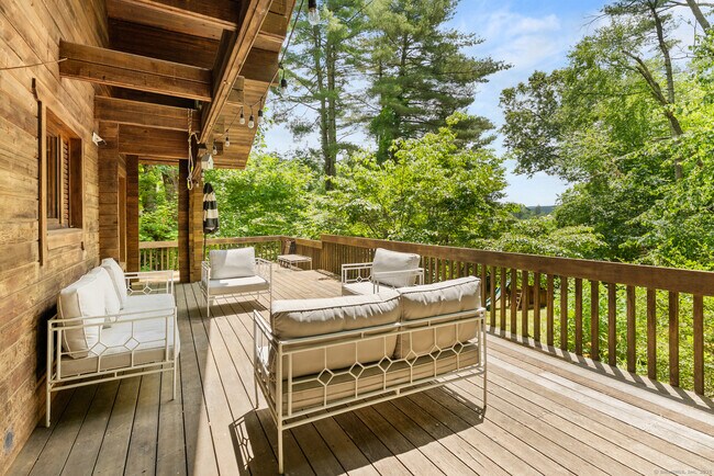 Building Photo - 281 Nettleton Hollow Rd