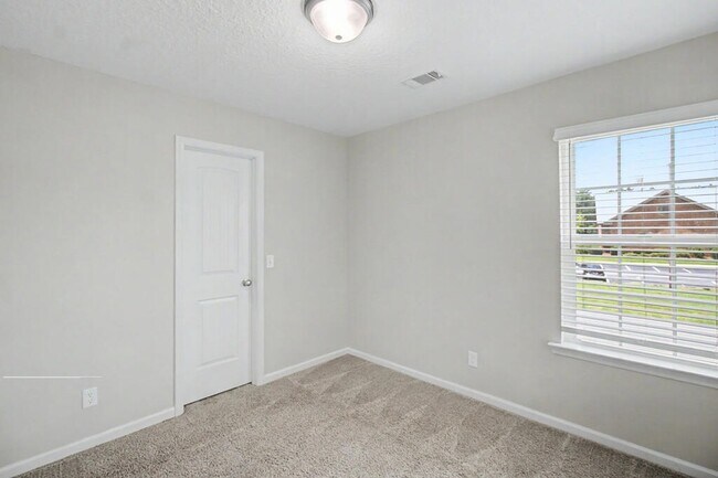 Building Photo - 16 Cassels Ct