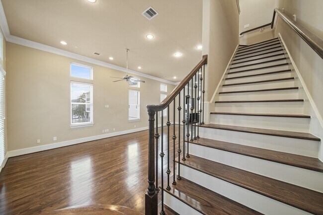 Building Photo - 1250 W 23rd St