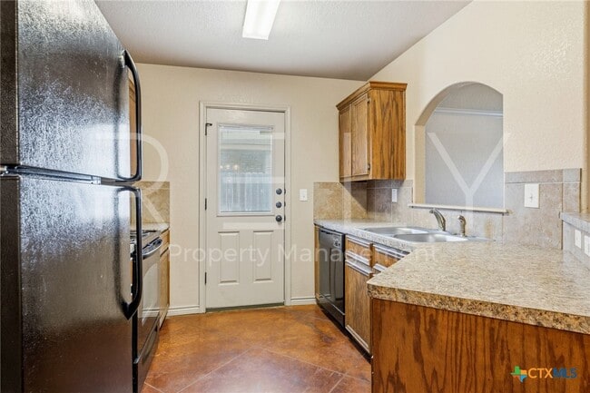 Building Photo - 603 B Karey Dr