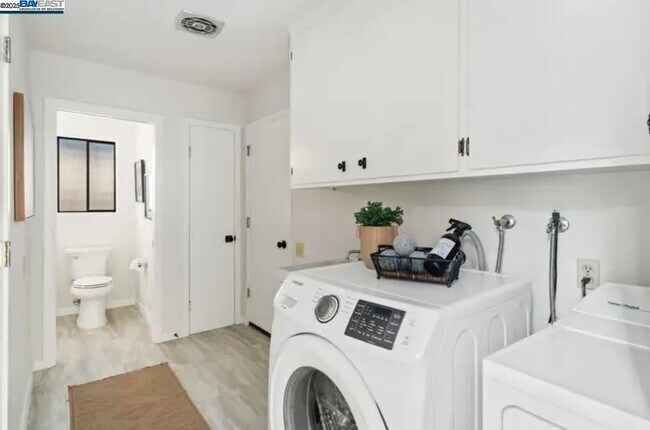 Building Photo - 131 Clover Hill Ct