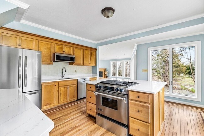 Building Photo - 328 East St