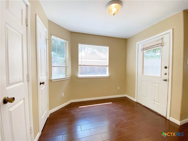 Building Photo - 833 Sagewood Trail