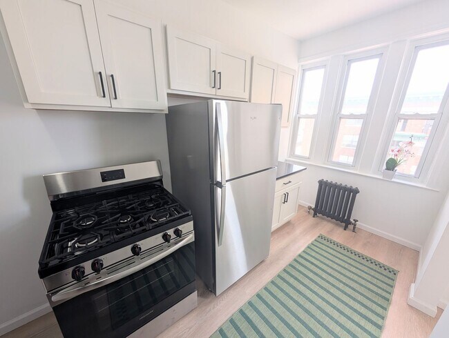 Building Photo - Cozy Studio 1 Bathroom now available for rent